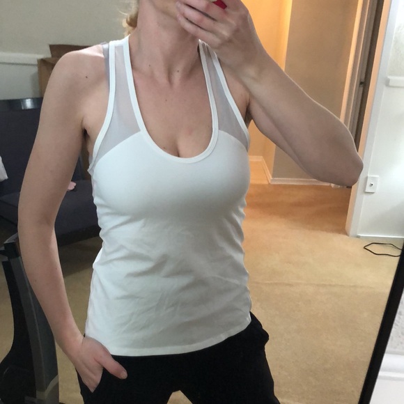 🍋lululemon white tank with mesh❤️New listing⭐️